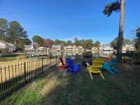 Teal Bay Getaway- Waterfront, 2 Masters, Pet Friendly, 5+ Bedrooms, Sleeps 17+