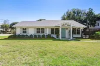 Southern Dream! Newly Heatable Private Pool- Just Steps from Ocean!!
