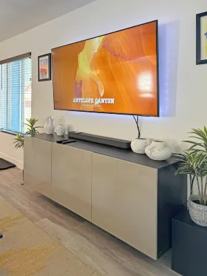Modern Retreat with free EV Charging, Games & Fire Pit - Boutique