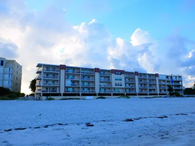 Beautiful Condo w/Balcony ON THE BEACH Hotels in Redington Shores