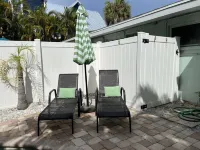 PRIVATE HEATED POOL! 150 Steps to Beach! No property management fees! Hotel a Holmes Beach