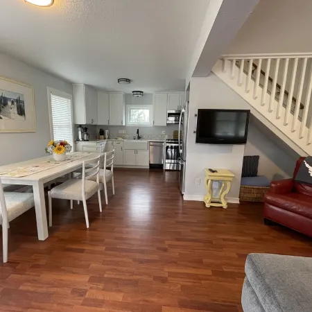 Walloon Lake Cottage; Minutes Walk to Water & The Village