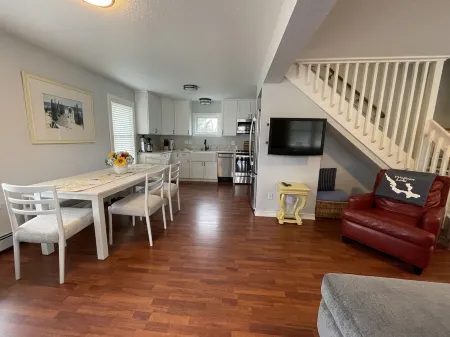 Walloon Lake Cottage; Minutes Walk to Water & The Village