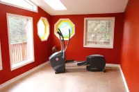 Gorgeous Deck View of Pike's Peak in Secluded Forest- 8 Acres; Excellent Reviews