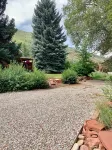 Authentic Large Colorado Cabin close to the Roaring Fork River!! Very private<br> Yampah Spa and Vapor Caves附近的飯店