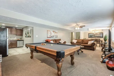 Skiers Dream Location Beautiful Large Home Close to All Ski Resorts and Downtown