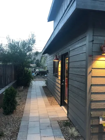 The Peakview- with private hot tub! Отели рядом с достопримечательностью «Обсерватория Лоуэлла»