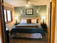 5 min to downtown & Mtn views! Two KING Bed/ Two Bath EnSuite Condo