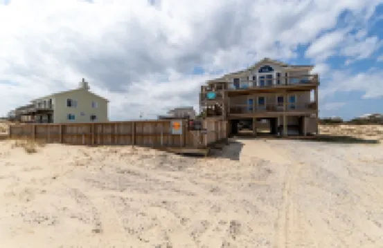 Lightly Salted OBX, Beach front Luxury, Wild Horses, Pool, Hot Tub, 4x4 Beach Hotels in Fruitville