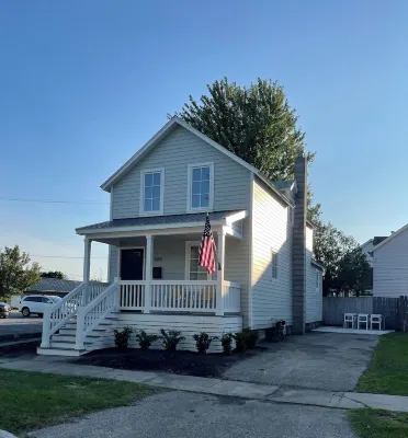 Remodeled Downtown Cottage, close to St Clair River, McMorran, Convention Center Hotels near Blue Water Federal Credit Union