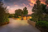 Casa Cascada - 6 BR - Game Room - Huge Pool - Sleeps 21! - Private Pools