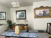 King queen, sweet cozy, and quiet old neighborhood very charming perfect stay