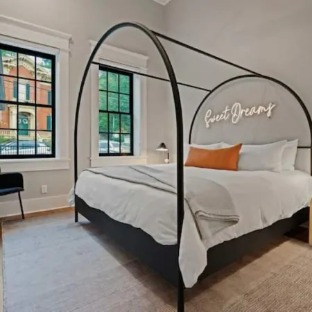 Ulysses Suites, Suite 301