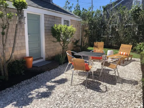 Beachy right near “Children’s” Beach, near town and walking distance from Ferry. Отели рядом с достопримечательностью «Peter Foulger Museum»