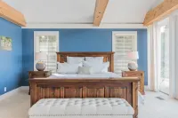 Irvington's BEST WATERFRONT EXPERIENCE  Walk to Tides Inn & Irvington shops.