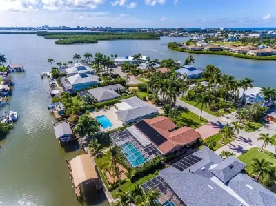 Luxurious Waterfront Retreat! Oversized Heated Pool and expansive outdoor area! Hotels near Endless Summer Adventures