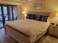 Wonderful condo, fabulous view overlooks Marina - Month stay discount