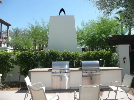 Majestic Mountain Views- 2 private patios- 2 bed/2 bath sleeps 6- 064225 Отели рядом с достопримечательностью «Библиотека Ла Куинта»