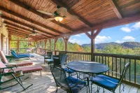 Secluded Wood Cabin-Amazing Mtn Views, Hot Tub, WiFi