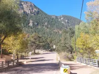 Cozy up at This Highly Rated,  Charming Mountain Cabin in Chipita Park.