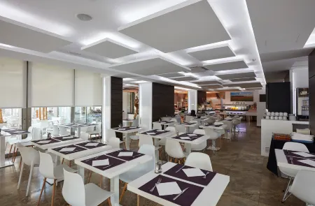 Flamingo Beach Resort - Adults Recommended Отели рядом с достопримечательностью «Л'Илья де Бенидорм»