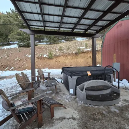 Hot tub 3miles from Cripple Creek Secluded pet friendly