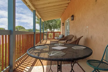Former blacksmith's cottage in Lamy, NM Отели в г. Лами
