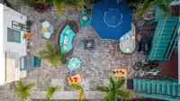 A Tropical Beauty🏝🏠 Historic Charm + Modern Luxury - 2-Star
