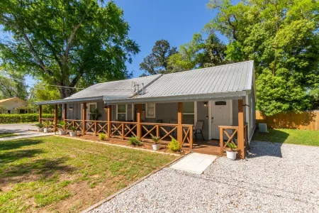 Relaxing Duplex Retreat - Beaches, Hospital, Food