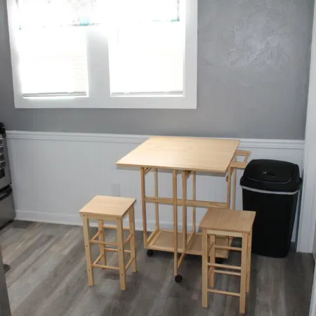 3 bedroom 1 bath. less than a mile to Union Hospital