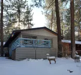 The Cozy 2 bedroom Pineland Chalet