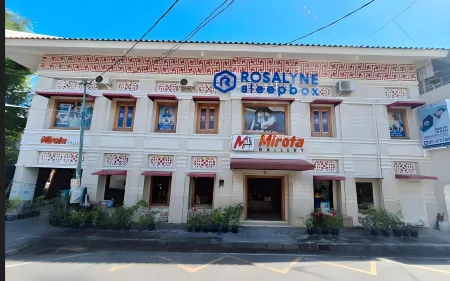 Rosalyne Sleepbox Malioboro 2 (Mirota) Отели в г. Danurejan