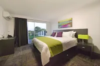 Mackay Oceanside Central Hotel Official