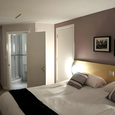 Royal George Hotel Отели рядом с достопримечательностью «Сайрхолл Милл»