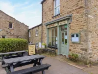 Alma House Hotels in Reeth