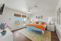 Spacious Coastal Escape + 4 Ensuite Bedrooms + Beach Gear + BBQ Hotels near BEES