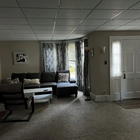 Charming 3-bedroom townhome with WiFi, in central location in Potsdam Village
