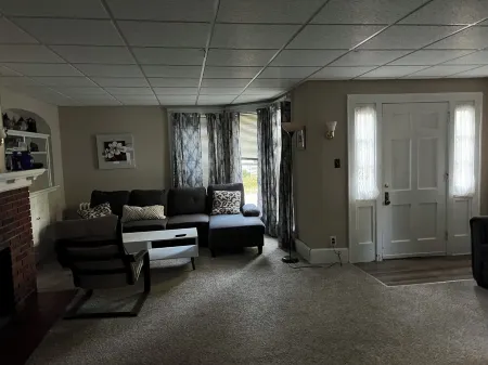 Charming 3-bedroom townhome with WiFi, in central location in Potsdam Village