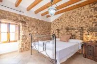 CA N'ABRINES - Beautiful and traditional townhouse with private pool near the mountains. Free WiFi Hotels in Binissalem