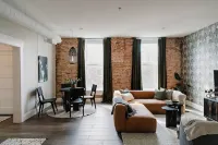 The Eleanor- Modern Downtown 2 Bedroom Apartment