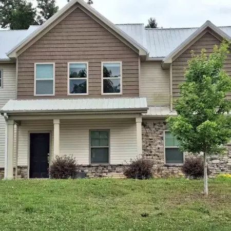 Spacious 4 BR (5 beds) 2.5 bath home in Newnan GA Отели в г. Ньюнан