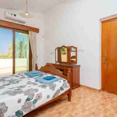 Villa Noni Large Private Pool, A/C, WiFi Rooms