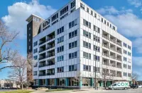 Midtown Condo with patio