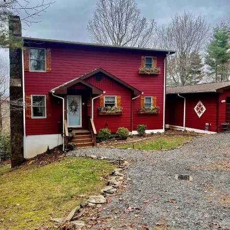 Cozy Mountain Cabin - Sunsets, River Float, Game Room, Pets+