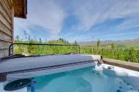 Luxe Cabin w/Hot Tub & Mtn Views