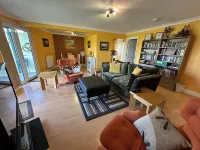 Excellent ground floor 2 Bed apt overlooking golf course with private parking.