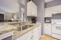 Avalon’s Stylish Gated Clearwater Condo Near Beach, With Pool and Gym- Location!