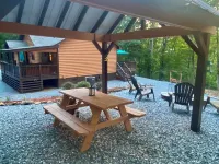 THUNDER RIDGE LODGE HAS AN AWESOME VIEW OF MT YONAH! Peace, privacy & seclusion.