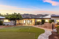 Luxury Upscale Modern home located  in the Catalina Foothills. Sleeps 16