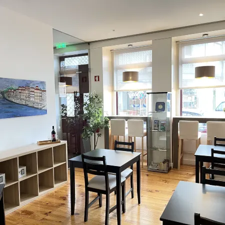 MyStay Porto Centro Отели рядом с достопримечательностью «Издательство Porto Editora»